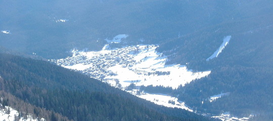 Cadore, scivola sul ghiaccio e precipita: muore 18enne