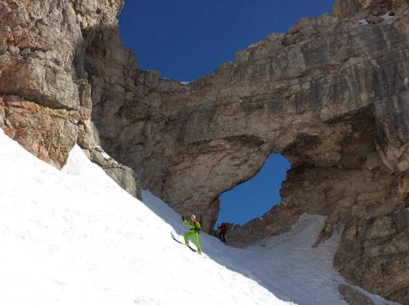 Scialpinista americana scivola e muore in un canale del Bus di Tofana
