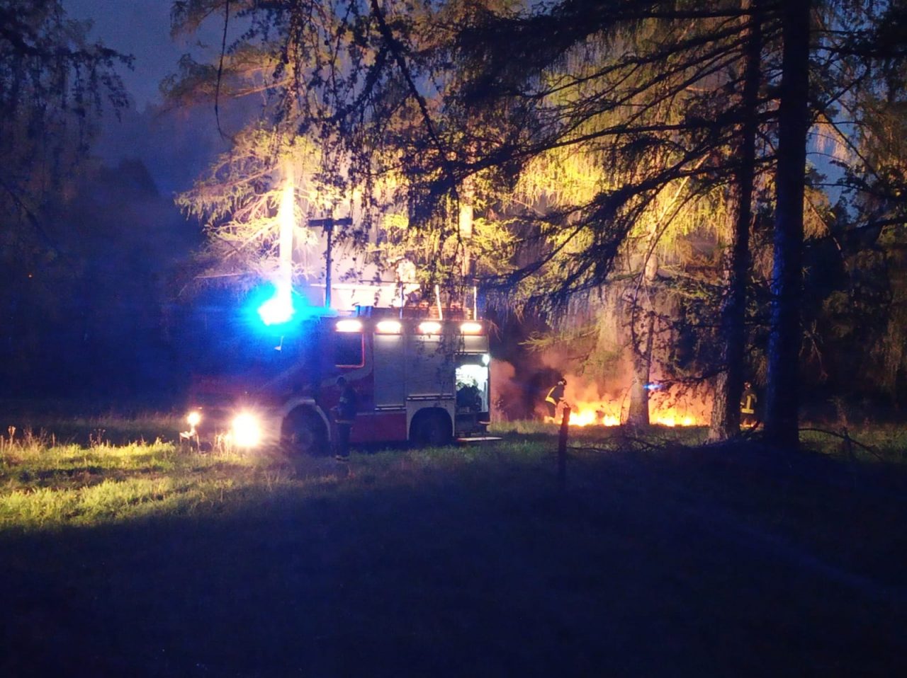 Noach, piromane incendia balle di fieno all’alba: sul posto i vigili del Fuoco