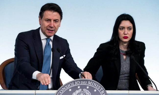 Tutti promossi e maturità online, ma non solo: il testo del decreto scuola
