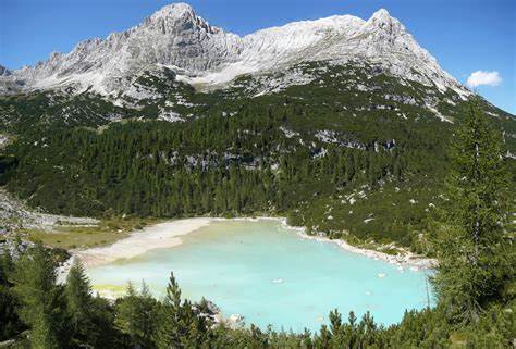 Escursionisti in difficoltà sul Sorapis, li soccorre il Suem