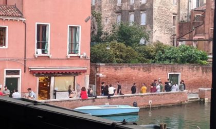 Venezia: è spritz mania…ma le mascherine dove sono?