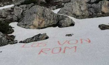 "Los von Rom", a Cortina compare il motto dei sudtirolesi