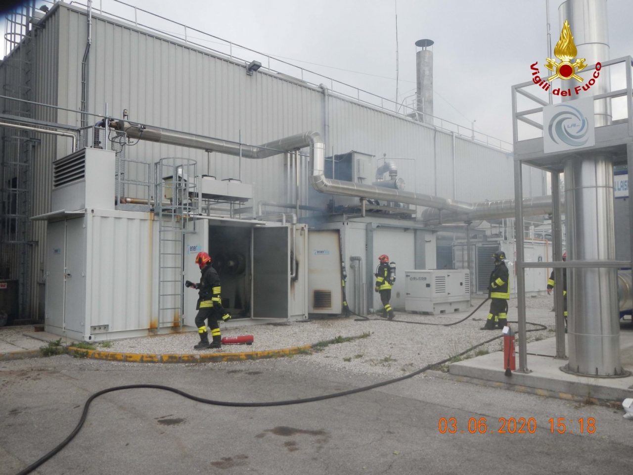 Maserot di Santa Giustina, i Vigili del Fuoco domano le fiamme ad un impianto per la produzione di corrente elettrica