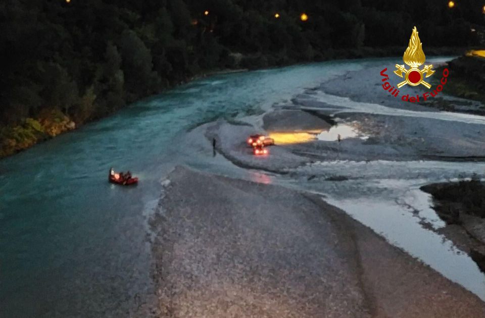 Belluno, resta bloccata su un isolotto del Piave: persona soccorsa dai Vigili del fuoco