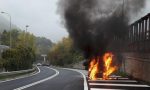 Statale 51 Alemagna, auto in fiamme sul raccordo con l'A27 - FOTO