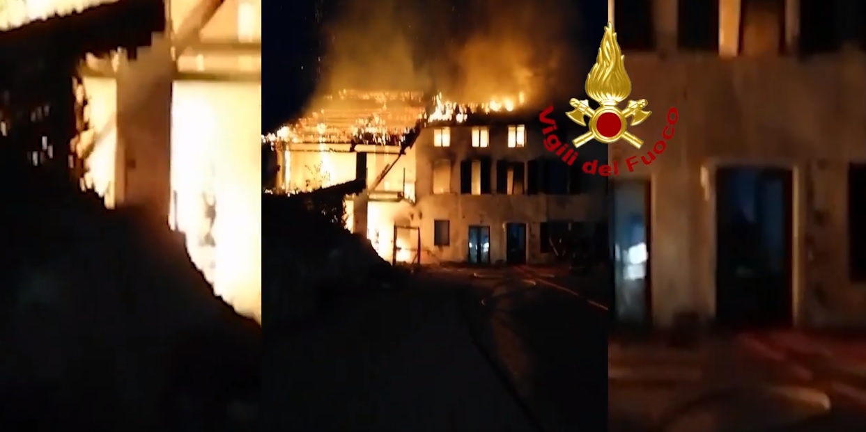 Casa di contrada in fiamme a Feltre, Vigili del fuoco al lavoro tutta la notte – VIDEO