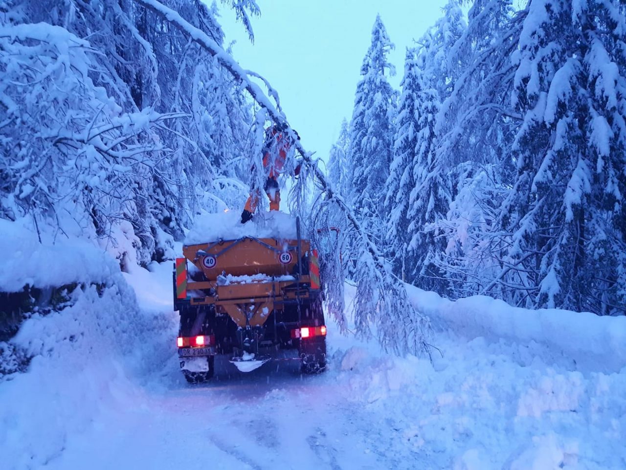 Passo Staulanza riaperto dopo la slavina: alto zoldano completamente isolato per qualche ora – FOTO