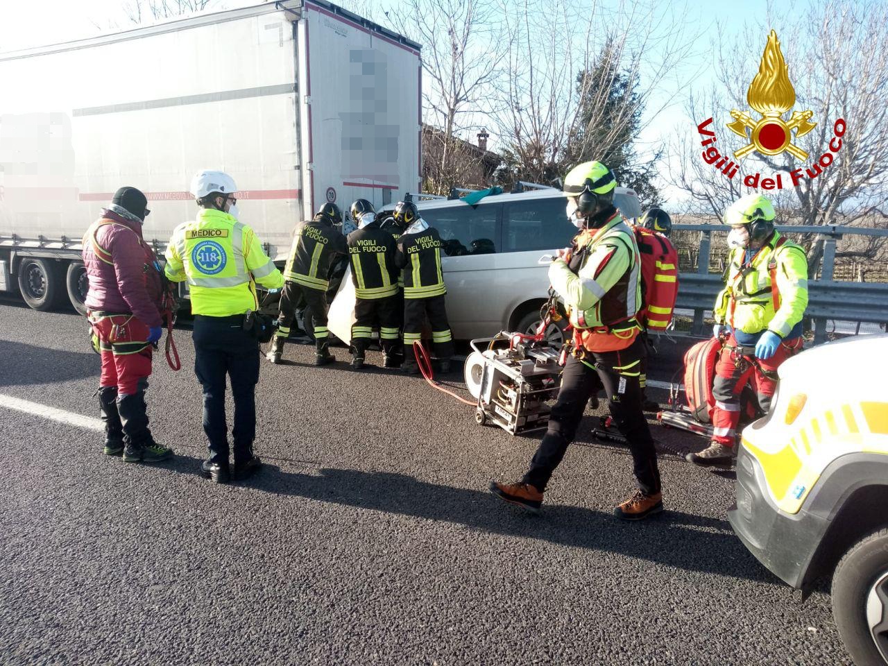 Tragedia in A27, tremendo tamponamento tra due veicoli: morto un 72enne di Belluno