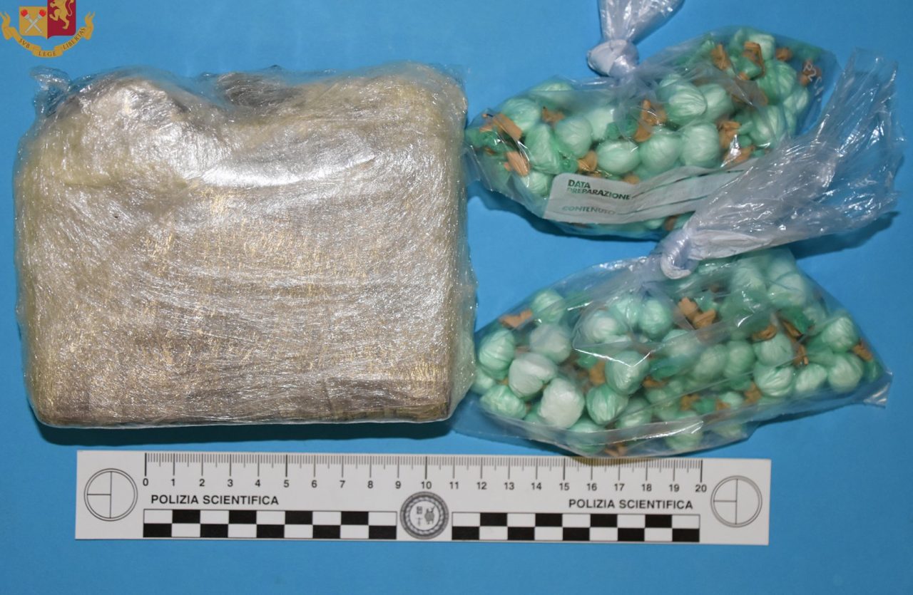 Inseguimento a Belluno, 43enne arrestato per spaccio: cocaina nascosta sotto la cintura dei pantaloni
