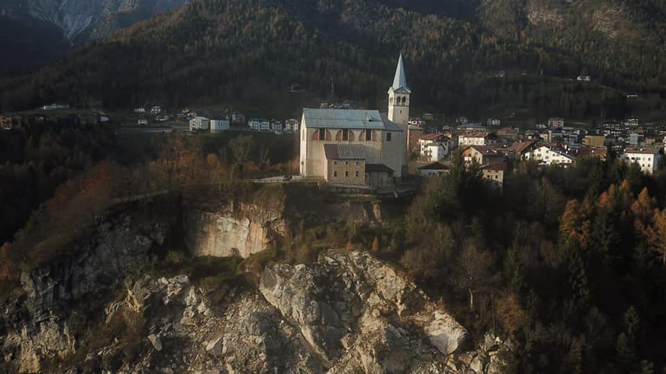 Riaperta la chiesa di Valle di Cadore: “Rischiava di cadere nello strapiombo su cui era stata costruita”