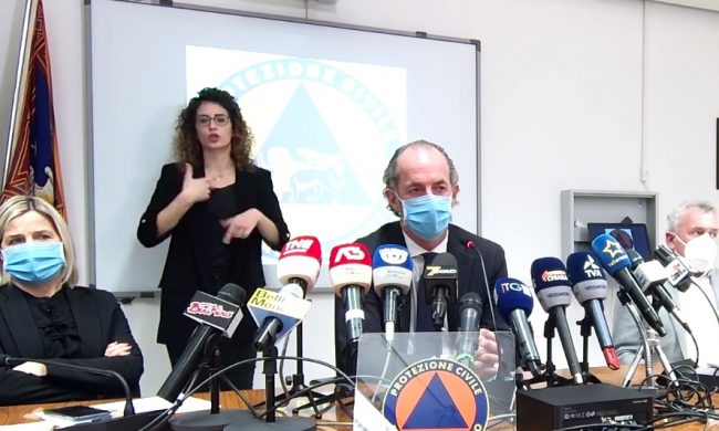 Boom nuovi ricoveri, Zaia: “Riattiviamo i Covid Hospital” | +1.901 positivi | Dati 16 marzo 2021