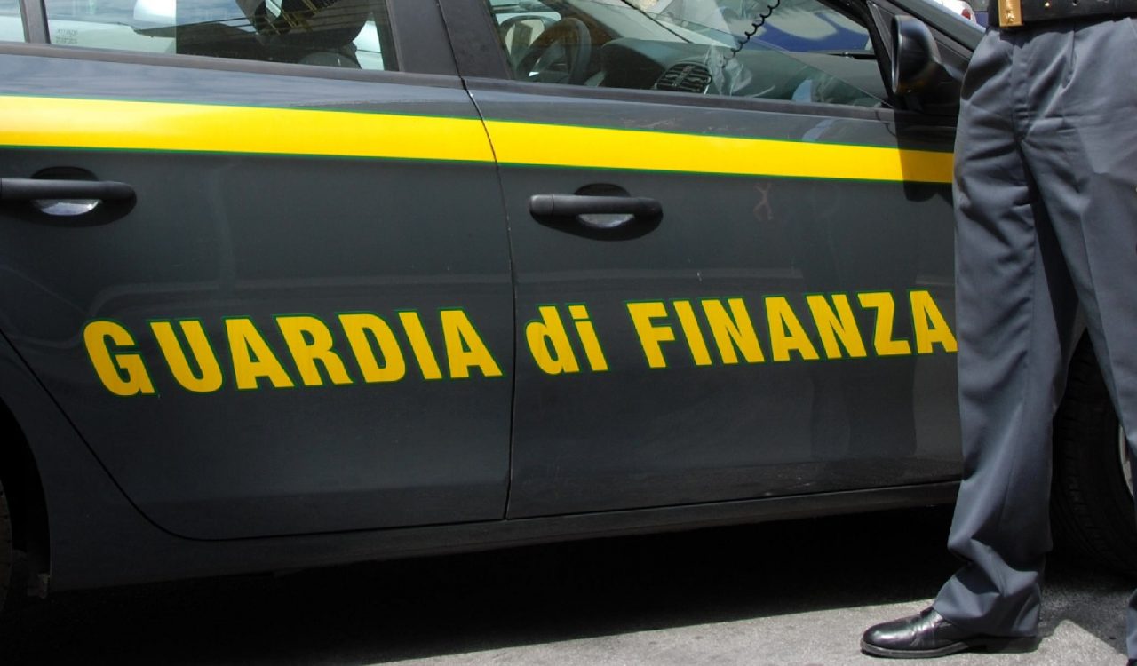 Con i risparmi dell’anziana ospite raggirata acquistano l’immobile adibito a casa di riposo