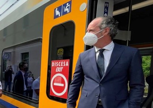 Già imbrattato un elettrotreno pop, Zaia: “Colpevoli si costituiscano”