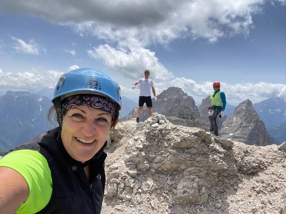 Un sorriso e un selfie in vetta, poi la tragedia: Annamaria precipita per 150 metri e muore