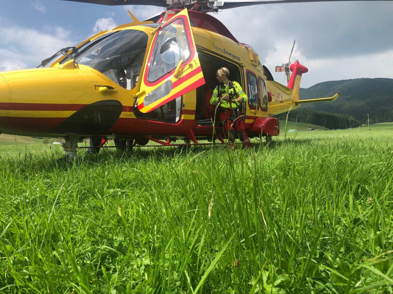 San Gregorio nelle Alpi prega per il ragazzino rimasto folgorato dopo aver toccato il congelatore dai nonni