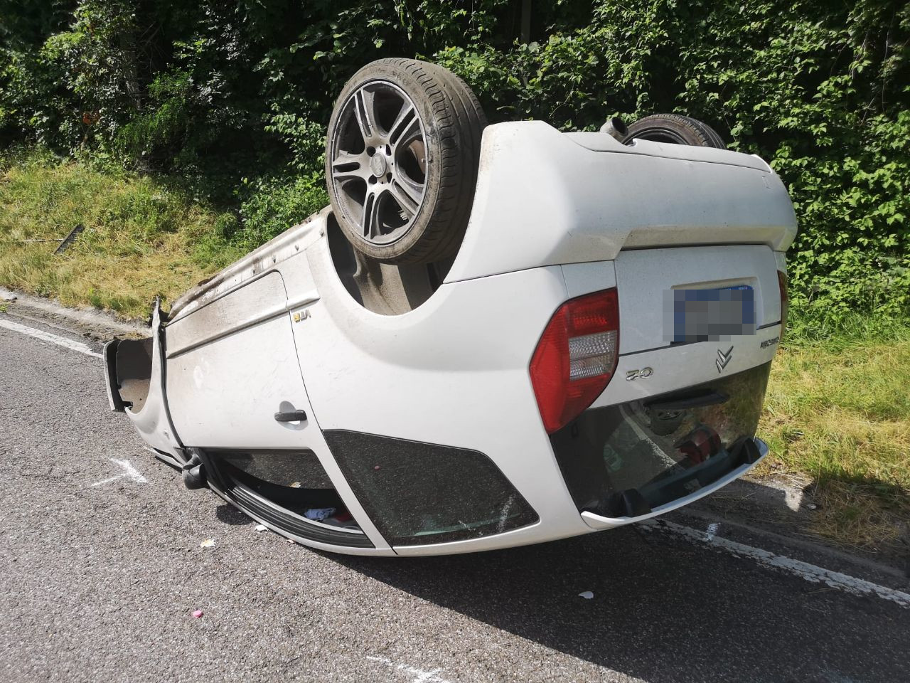 Incidente a Feltre: perde il controllo dell’auto, ferito 19enne