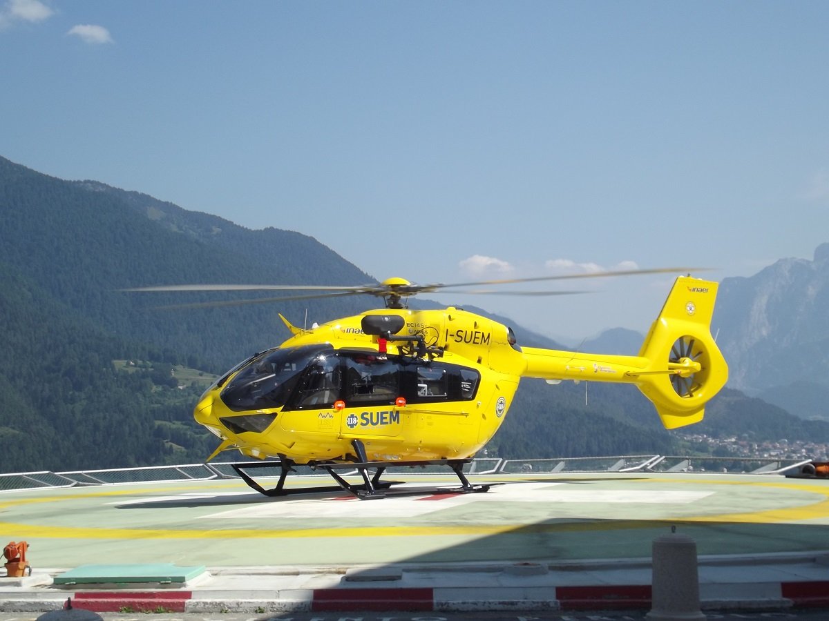 Malore sotto il Settimo Alpini, scivola fino al torrente e muore