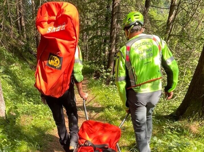Colto da un malore mentre si trovava in una baita con la famiglia