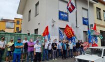 Ex Embraco, lavoratori sotto la sede della Lega a Torino: “Giorgetti, vogliamo risposte subito!”