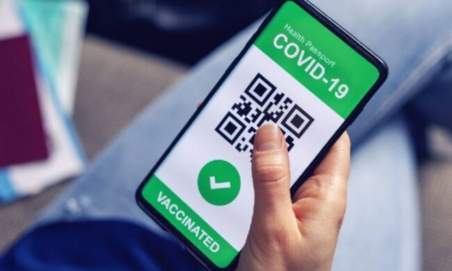 Green Pass obbligatorio per bar e ristoranti, impazza la protesta: “Non siamo controllori!”