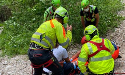 Cade dalla mountain bike scendendo dalle Ronce in Nevegal e sbatte la testa