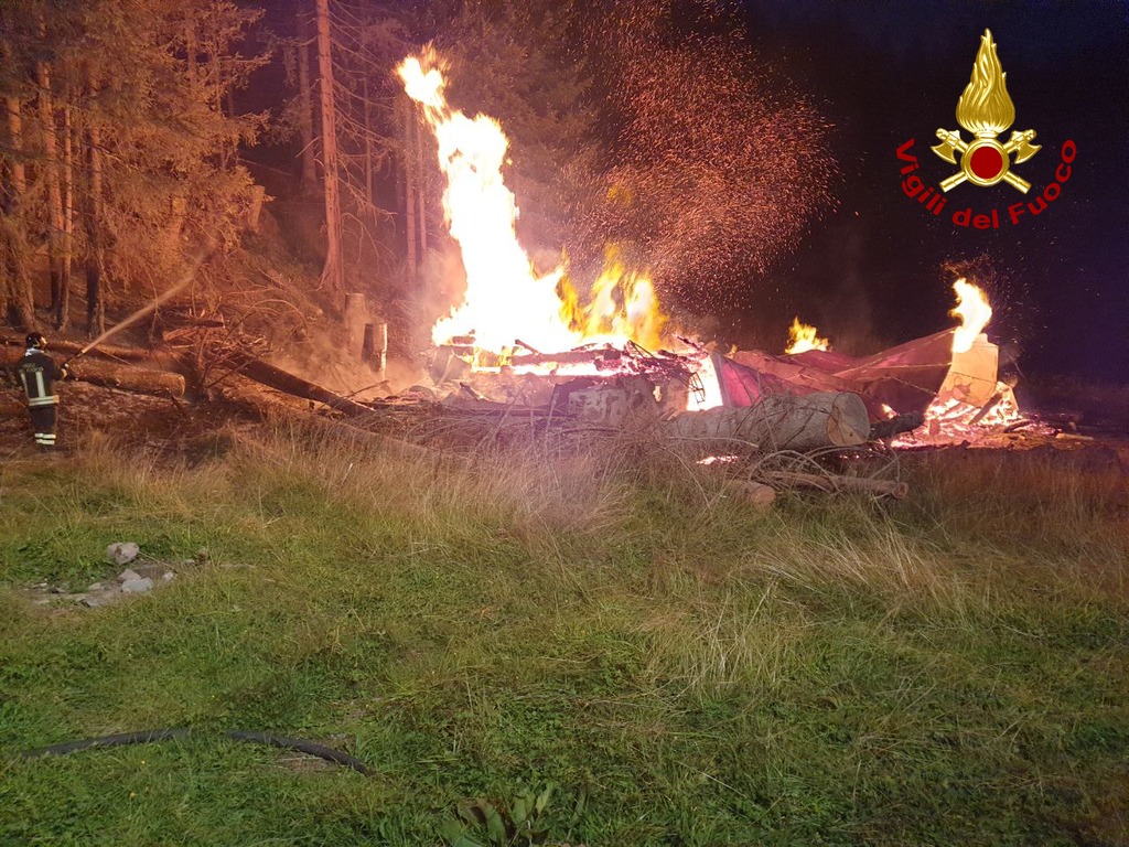 Baita in fiamme nel Cadore: Vigili del Fuoco impegnati con 3 squadre