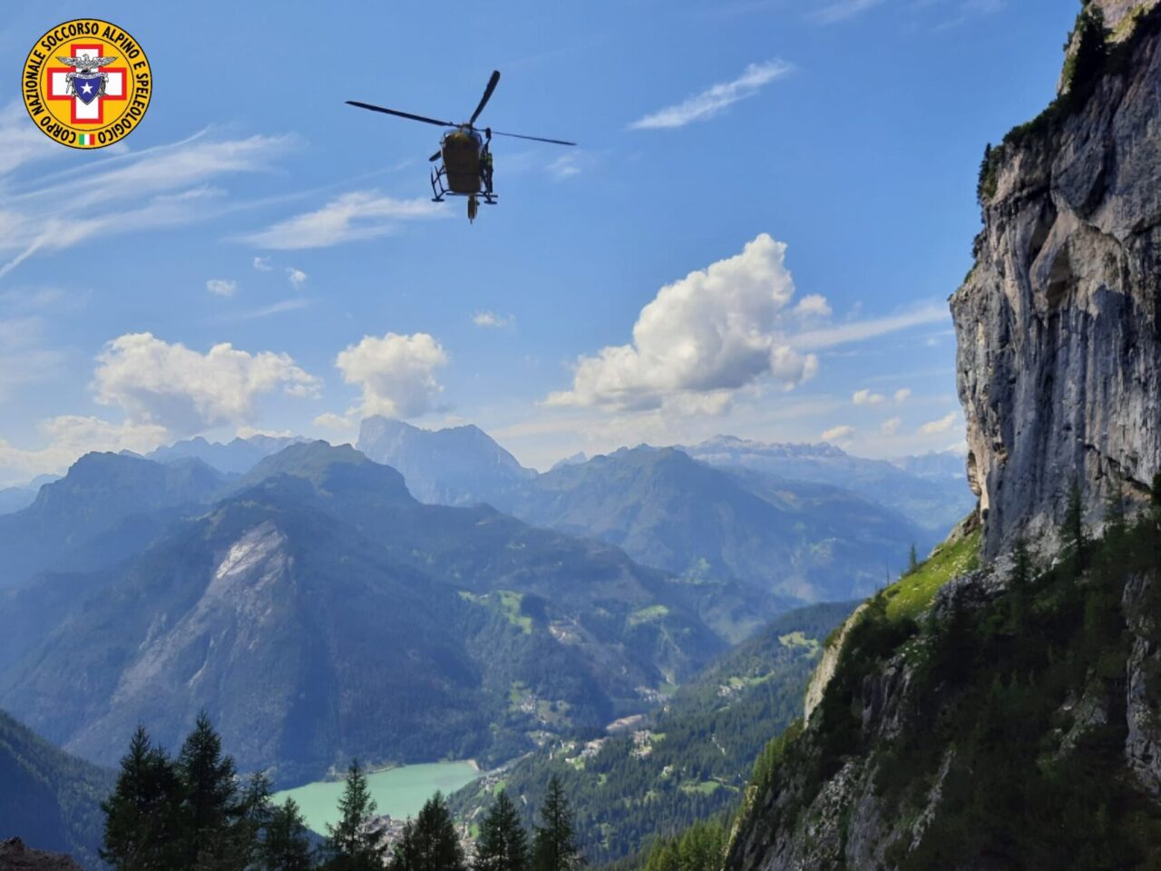 Escursionista francese cade sul sentiero che porta a Piani di Pezzè e sbatte la testa