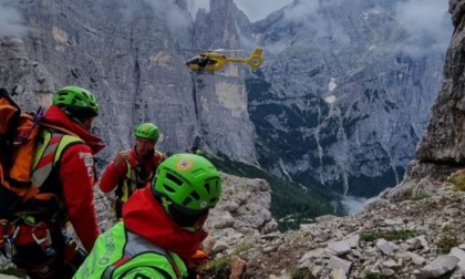 Sorpresi dal temporale sul Civetta, chiamano i soccorsi tardi e rischiano l’ipotermia