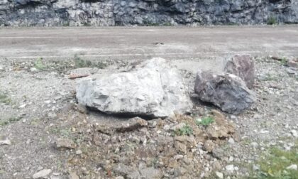 Sassi caduti sulla SR 203 Agordina: operazioni di messa in sicurezza della parete rocciosa