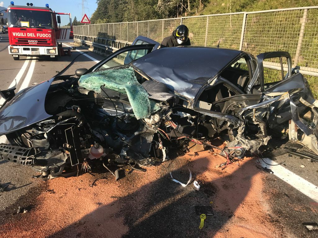 Tragico schianto fra 4 auto a Perarolo di Cadore: morta 19enne
