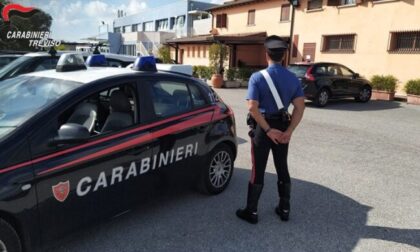 Pesta a sangue e rapina due giovani clienti del locale: 20enne arrestato