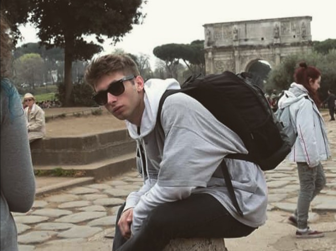 Non risponde al telefono, la mamma lancia l’allarme: il 23enne Andrea trovato morto in casa