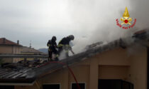 Incendio in una lavanderia di Quero Vas, le immagini dell'intervento dei pompieri
