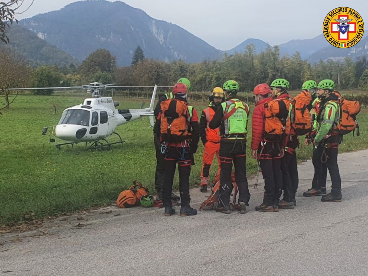 Esce di casa e non rientra: uomo ritrovato in un bosco
