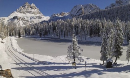 Le immagini delle Dolomiti bellunesi imbiancate dalla prima neve di stagione