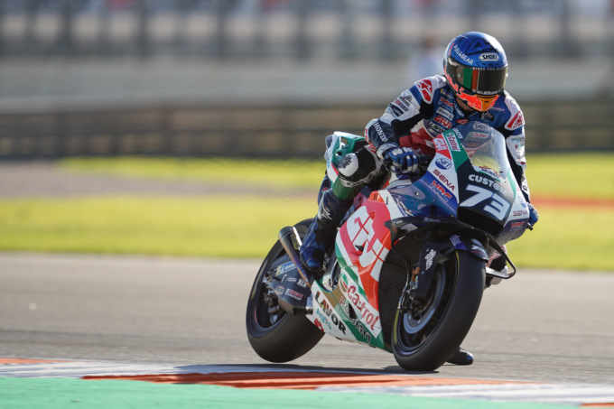“Tutti in piedi sul divano”, la MotoGp arriva nel cuore delle Dolomiti