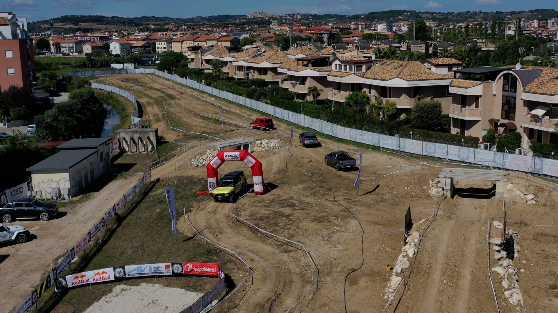 drone stills pista fuoristrada