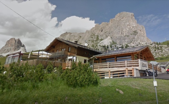 Cuochi della mensa dell’asilo ko per Covid: il pasto per i bimbi lo preparano gli chef del ristorante a 5 stelle