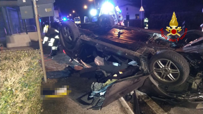Auto rovesciata a Ponte nelle Alpi e frontale ad Auronzo: nottata di incidenti nel Bellunese
