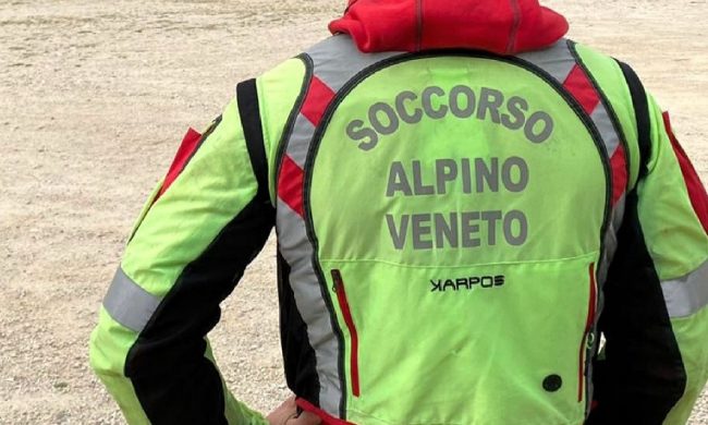 Padre e figlio sfiniti dalla stanchezza salvati dai soccorritori sul Visentin