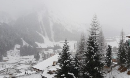 Neve e vento forte su Dolomiti e Prealpi, fase di allarme a partire da mezzanotte