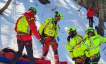 Scivolano sulla neve ghiacciata sul Monte Grappa: ferite gravemente due donne