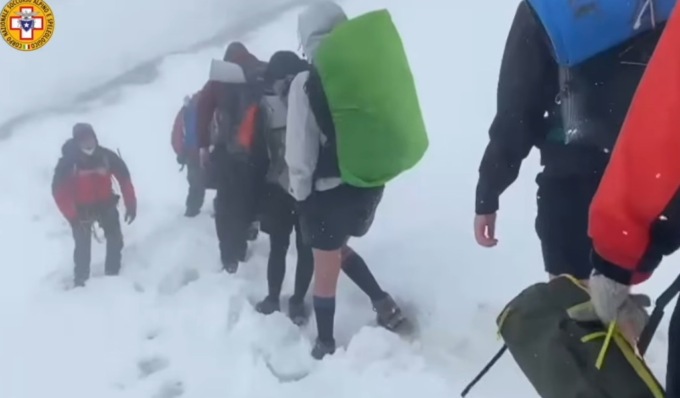 Salgono sul Faloria con abbigliamenti inappropriati: 6 americani recuperati dal soccorso alpino