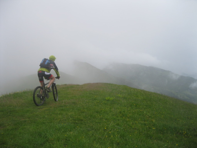 53enne esce in bici per un giro in montagna ma si perde: salvato dopo un’odissea di 8 ore