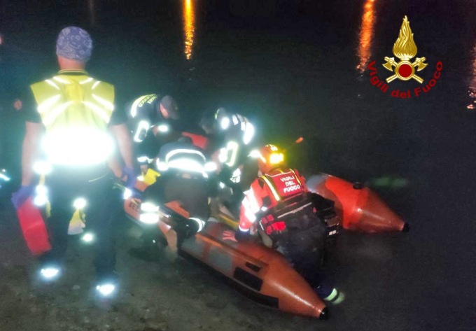 Tragedia sfiorata a Santa Caterina di Auronzo: donna cade nel lago e rischia di annegare