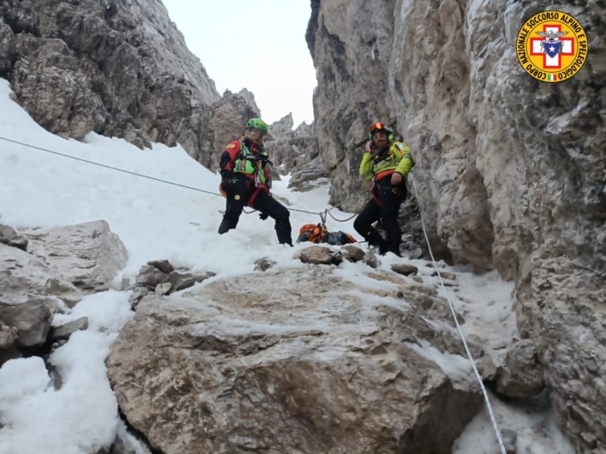 L’escursione, la caduta e l’ultima telefonata: “Sto precipitando”, ma quando lo trovano i soccorritori è troppo tardi