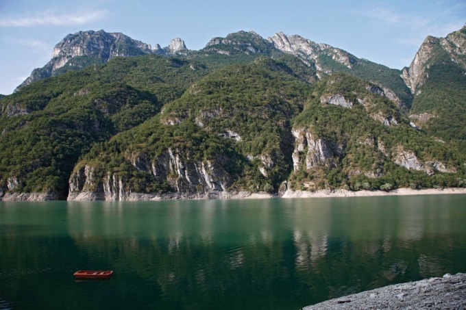 Il lago del Mis: per Legambiente e Touring Club è uno dei più belli d’Italia