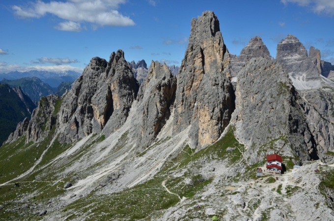Paura in cordata: prima le corde incastrate, poi il tremendo temporale mentre erano in parete