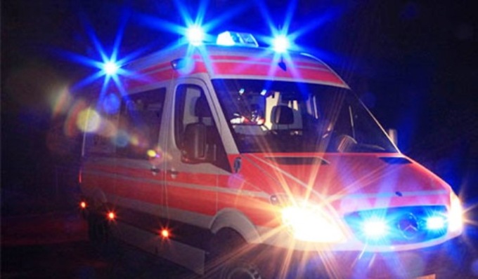 Travolge due minorenni e fugge: incastrato dalla targa persa nell’impatto